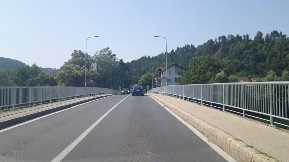 Road from Bosanska Krupa to Novi Grad