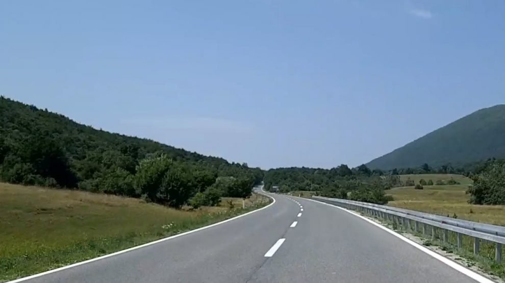 Road from Bosanski Petrovac to Bihać