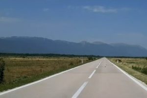 Road from Livno to Bosansko Grahovo