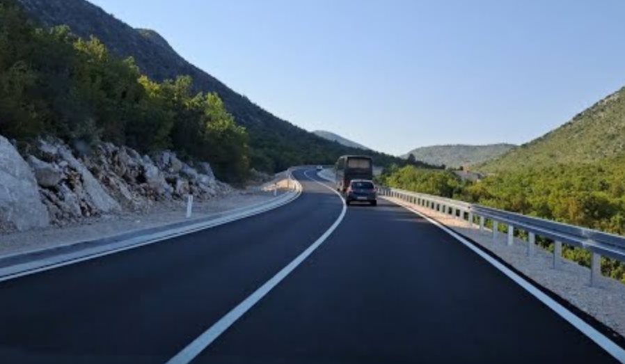 Road from Stolac to Neum