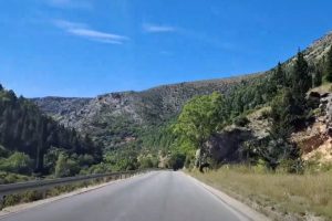 Road from border crossing Vraćenović to Stolac